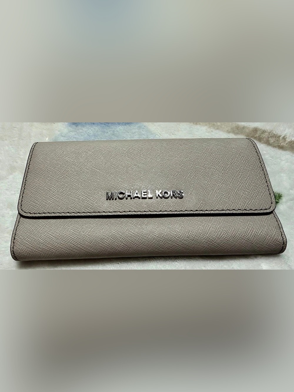 Michael Kors Jet Set Travel Large Trifold Wallet Sand color